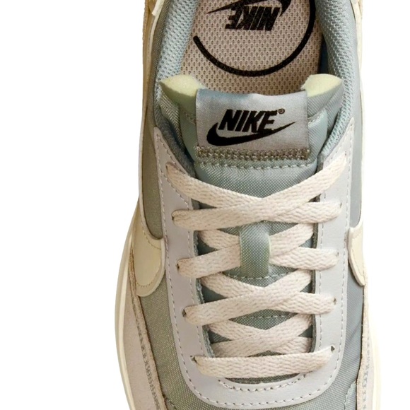 Nike Waffle Debut/ Women’s Sz 8.5- Pumice/White Sneakers New! - Picture 4 of 5